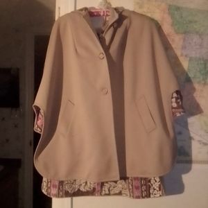 Hooded short cape shawl